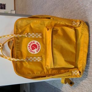 Fjallraven Kanken (reg size) 🍂📚🐿️